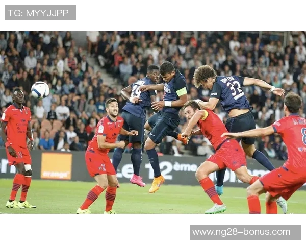 欧冠精彩对决：拜仁大胜本菲卡战术解析与冷门瞬间回顾