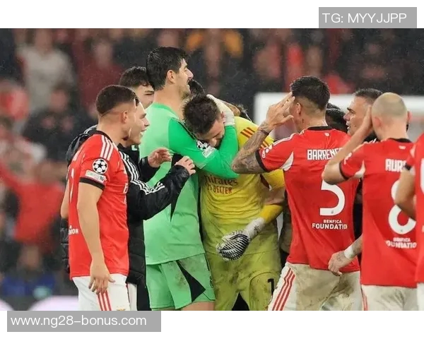 英超激战：拜仁狂胜皇马6比2全场沸腾的瞬间解析